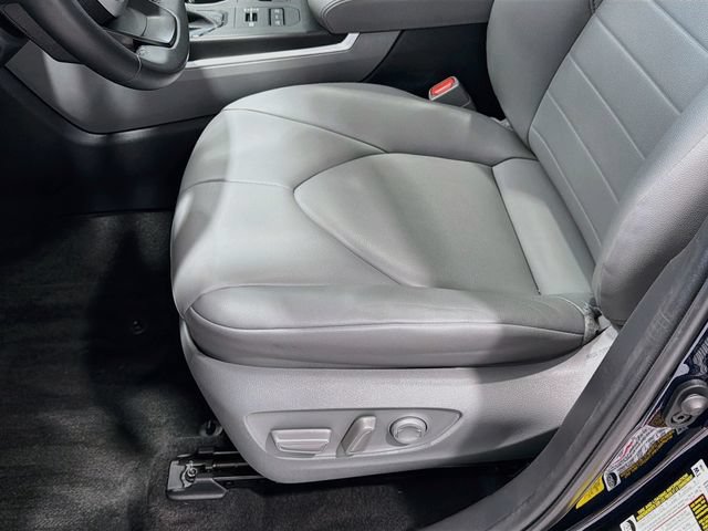 Used 2023 Toyota Highlander XLE AWD/4WD image 15