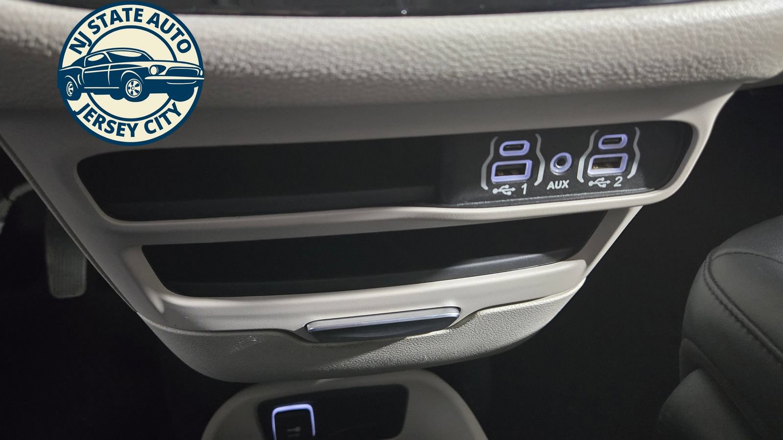 Used 2024 Chrysler Pacifica Limited FWD image 22