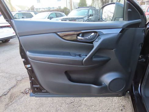 Used 2020 Nissan Rogue Sport SV image 15