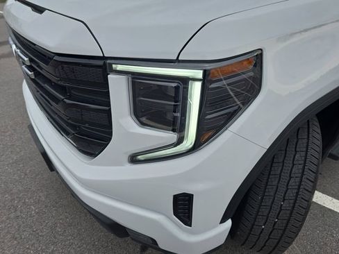 Used 2024 GMC Sierra 1500 Elevation image 27