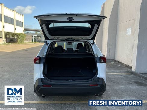 Used 2022 Toyota RAV4 XLE AWD/4WD image 6