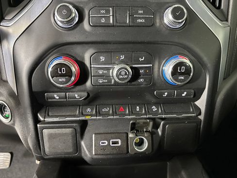 Used 2021 GMC Sierra 1500 Elevation w/ X31 Off-Road Package AWD/4WD image 18