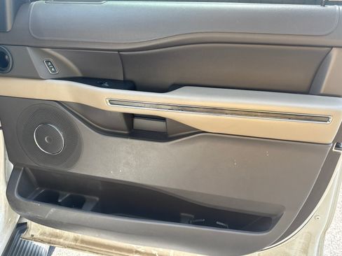 Used 2018 Ford Expedition XLT w/ Equipment Group 201A RWD image 11