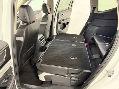 Used 2024 Volkswagen Atlas Peak Edition SE image 18