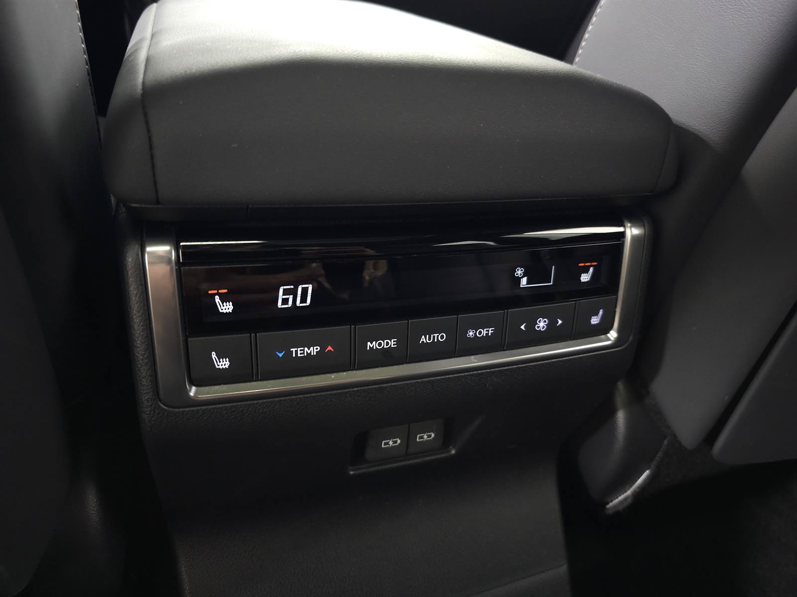 Used 2024 Lexus GX 550 w/ Accessory Package (Z1) AWD/4WD image 38