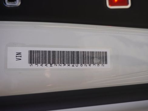 Used 2019 Bentley Bentayga image 48