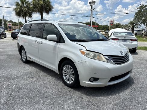 Used 2015 Toyota Sienna XLE FWD image 9