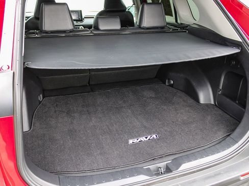 Used 2019 Toyota RAV4 XLE Premium w/ Carpet Mat Package FWD image 23