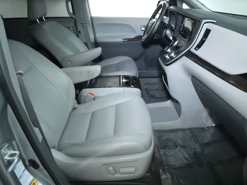 Used 2015 Toyota Sienna XLE Premium AWD/4WD image 36