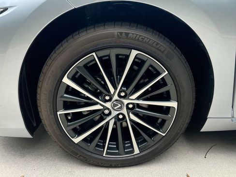 New 2025 Lexus ES 350 w/ Premium Package image 9