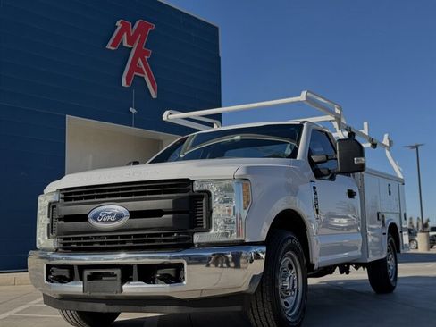 Used 2017 Ford F350 XL image 1