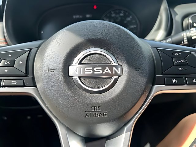 Used 2023 Nissan Kicks SR w/ Interior Electronics Package FWD image 23