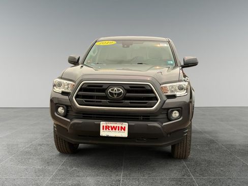 Used 2019 Toyota Tacoma SR5 AWD/4WD image 8