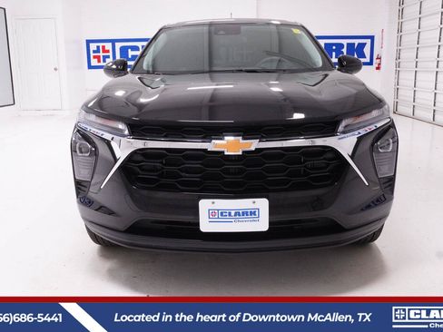 Used 2026 Chevrolet Trax LS w/ LS Convenience Package FWD image 2