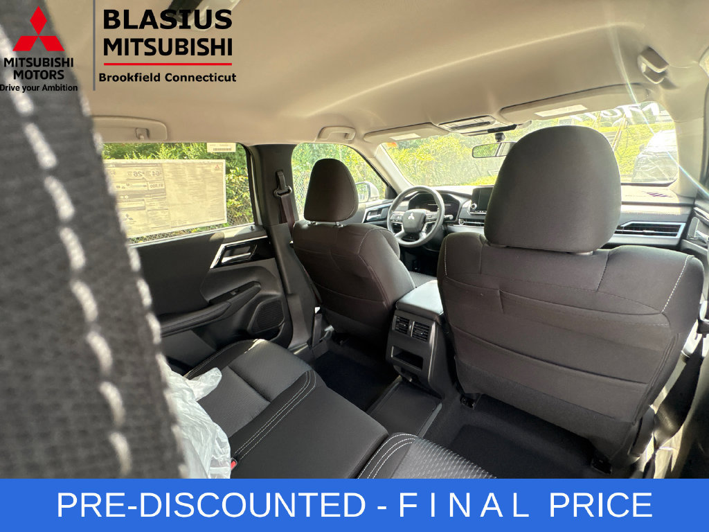 Used 2025 Mitsubishi Outlander ES AWD/4WD image 34