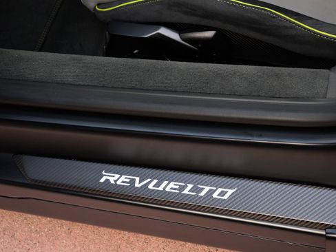 Used 2025 Lamborghini Revuelto AWD/4WD image 25