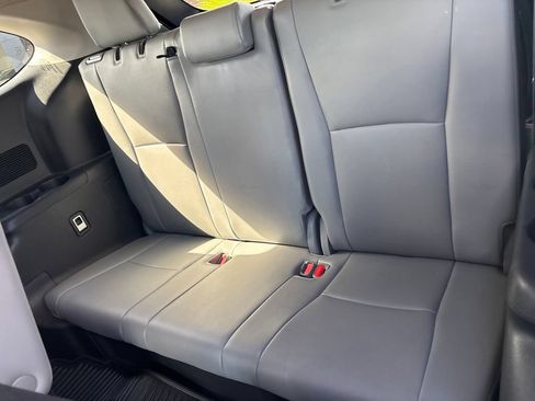 Used 2022 Toyota Highlander XLE AWD/4WD image 28