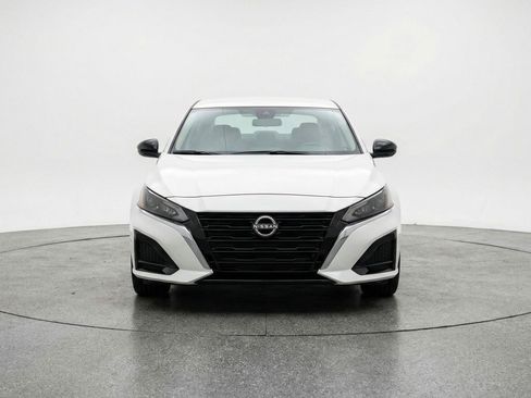 Used 2025 Nissan Altima 2.5 SV image 2
