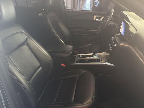 Used 2020 Ford Explorer XLT w/ Equipment Group 202A image 16