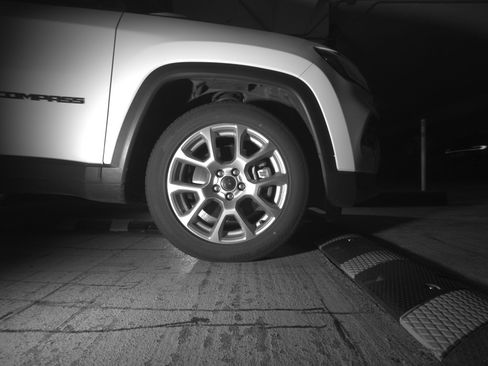 Used 2025 Jeep Compass Limited image 13