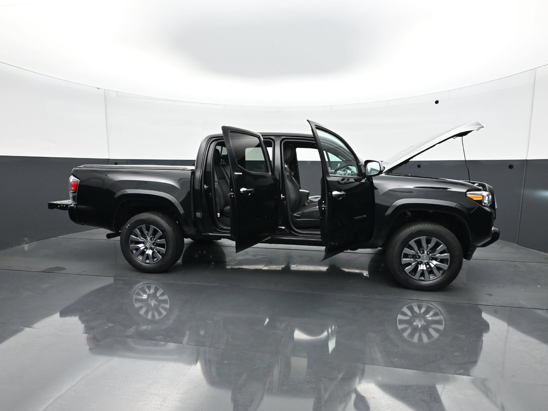 Used 2021 Toyota Tacoma Limited AWD/4WD image 36