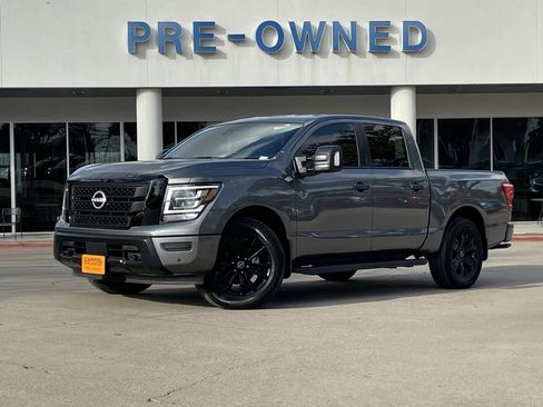 Used 2024 Nissan Titan SV w/ SV Convenience Package image 2