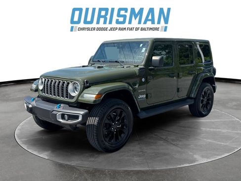 Used 2024 Jeep Wrangler Unlimited Sahara w/ Technology Group AWD/4WD image 2
