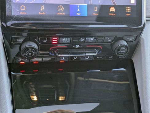 Used 2022 Jeep Grand Cherokee L Summit w/ Advanced Protech Group IV image 23