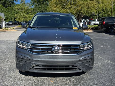 Used 2024 Volkswagen Tiguan SE FWD image 3