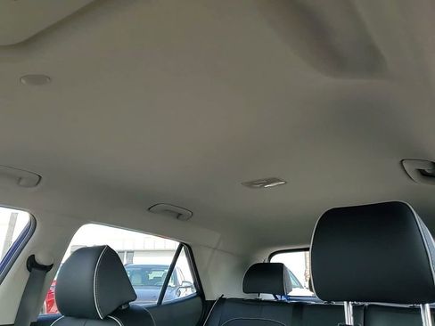 Certified 2025 Hyundai Venue Limited image 13