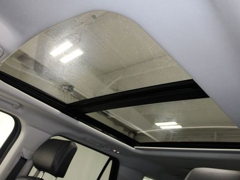 Used 2025 Ford Expedition Platinum image 22