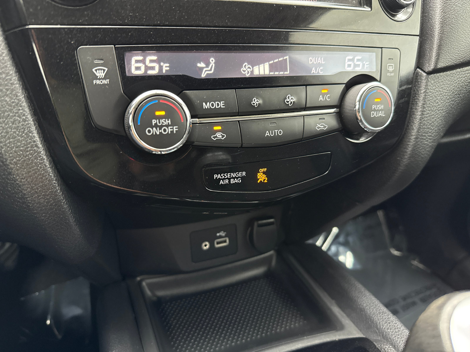 Used 2018 Nissan Rogue SV AWD/4WD image 25