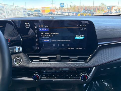 Used 2025 Chevrolet Equinox RS w/ Safety and Technology Package image 18