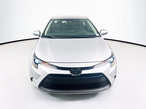 Used 2024 Toyota Corolla LE FWD image 2
