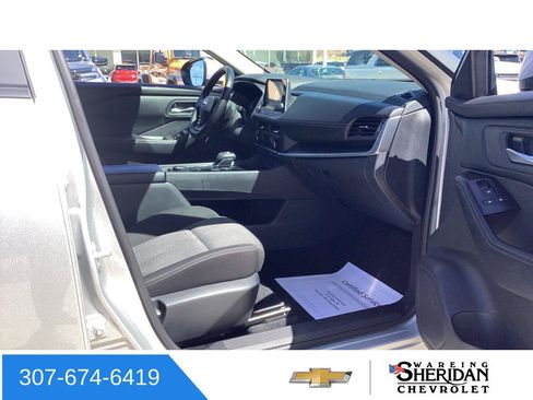 Used 2025 Nissan Rogue SV AWD/4WD image 23