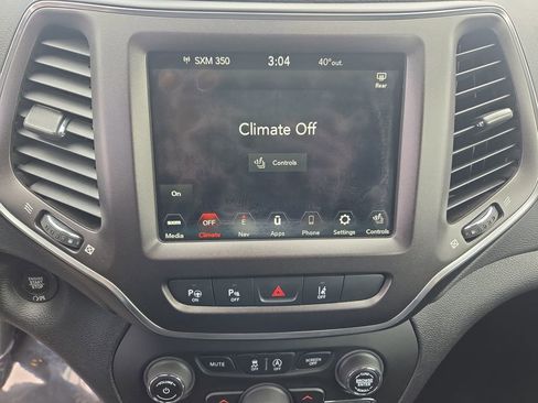 Used 2020 Jeep Cherokee Trailhawk image 24