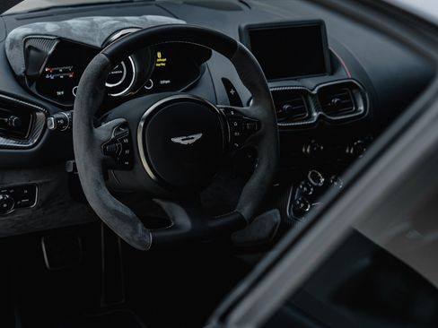 Used 2023 Aston Martin V8 Vantage Coupe RWD image 7