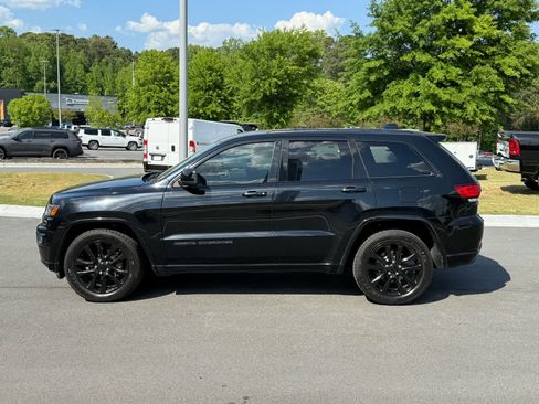 Used 2020 Jeep Grand Cherokee Altitude image 2