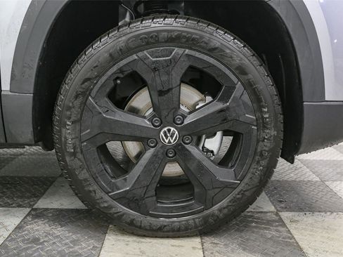 New 2025 Volkswagen Taos SEL image 12