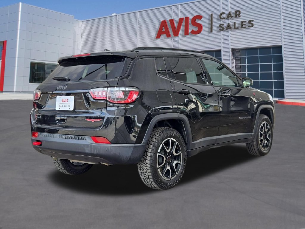 Used 2025 Jeep Compass Trailhawk AWD/4WD image 5