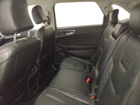 Used 2024 Ford Edge Titanium image 18