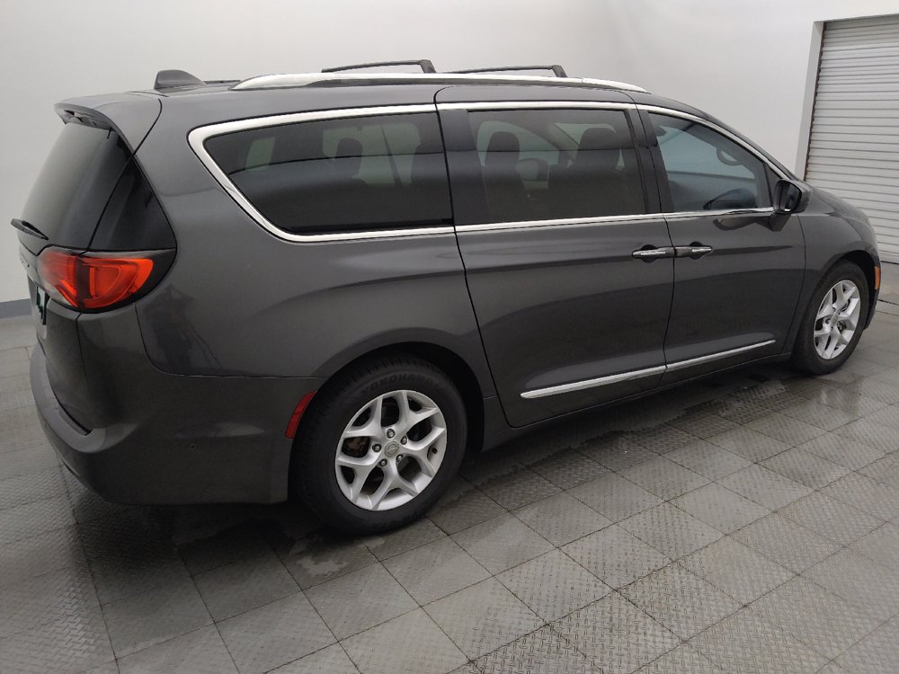 Used 2017 Chrysler Pacifica Touring-L Plus w/ Advanced Safetytec Group FWD image 10