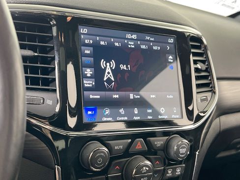 Used 2022 Jeep Grand Cherokee Laredo X image 15