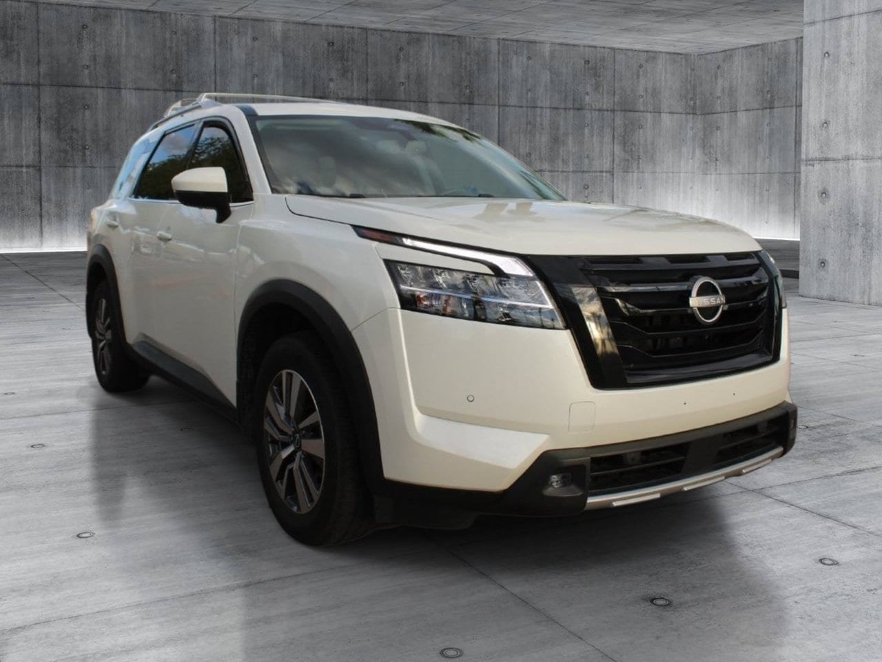 Used 2022 Nissan Pathfinder SL w/ SL Black Package FWD image 8