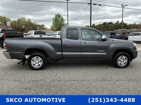 Used 2015 Toyota Tacoma w/ SR5 Package image 6
