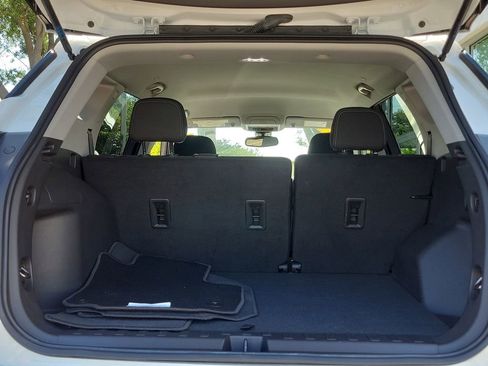 Certified 2024 GMC Terrain SLE FWD image 25