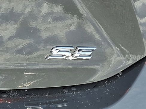 Used 2025 Toyota Camry SE image 32