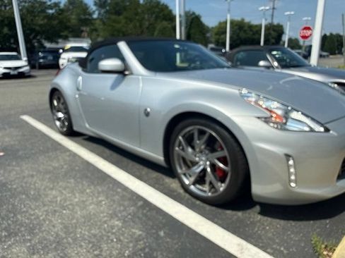 Used 2017 Nissan 370Z Touring Sport RWD image 2