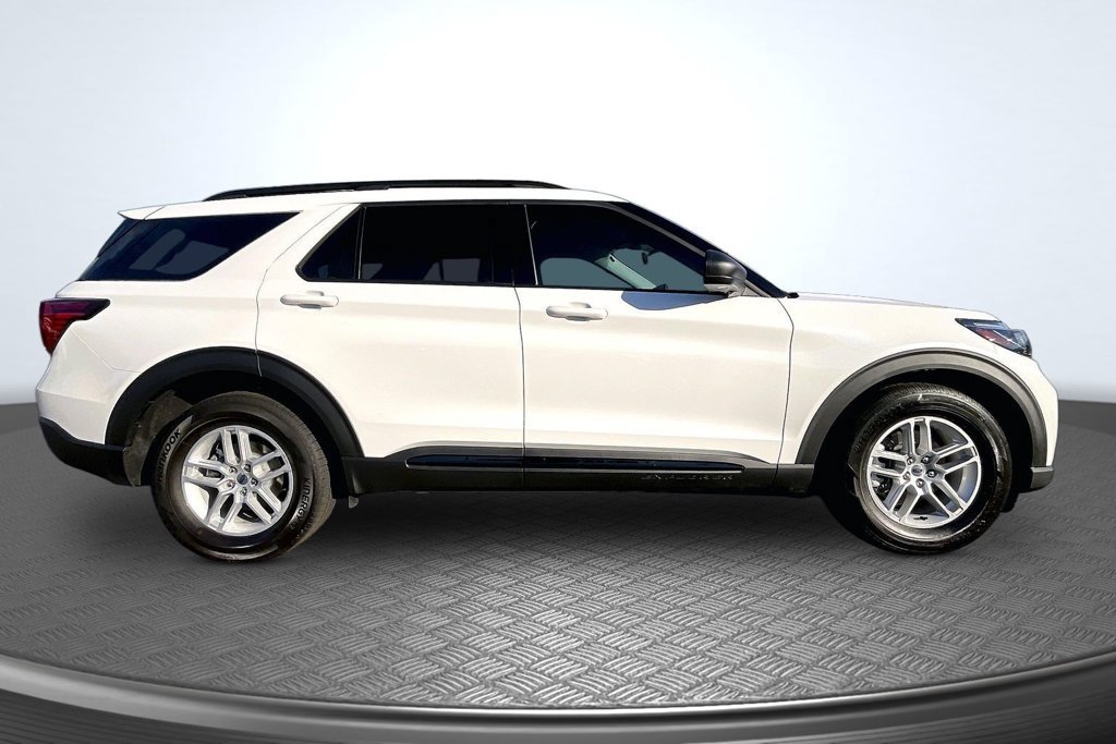 Used 2026 Ford Explorer Active w/ Active Comfort Package RWD image 4
