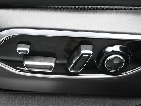 Used 2022 Jeep Grand Cherokee L Overland w/ Luxury Tech Group IV image 13